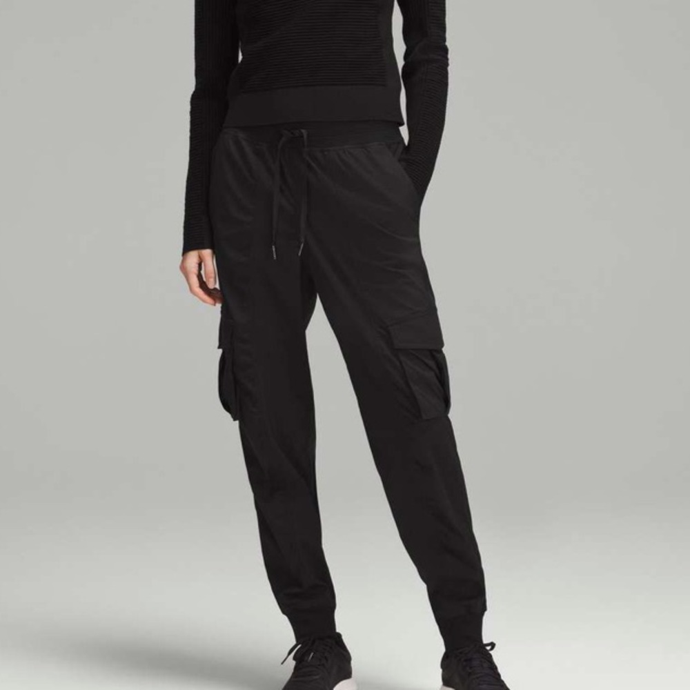 Lululemon Black Dance Studio Relaxed Fit Mid Rise Cargo Jogger Size Large